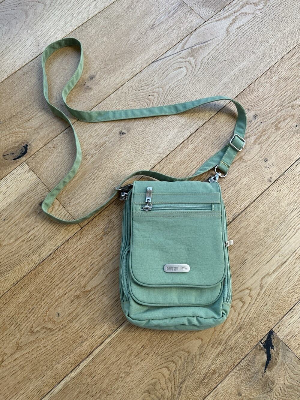 Baggallini Green Crossbody Shoulder Bag Purse Lightweight 9” Long & 7” Wide